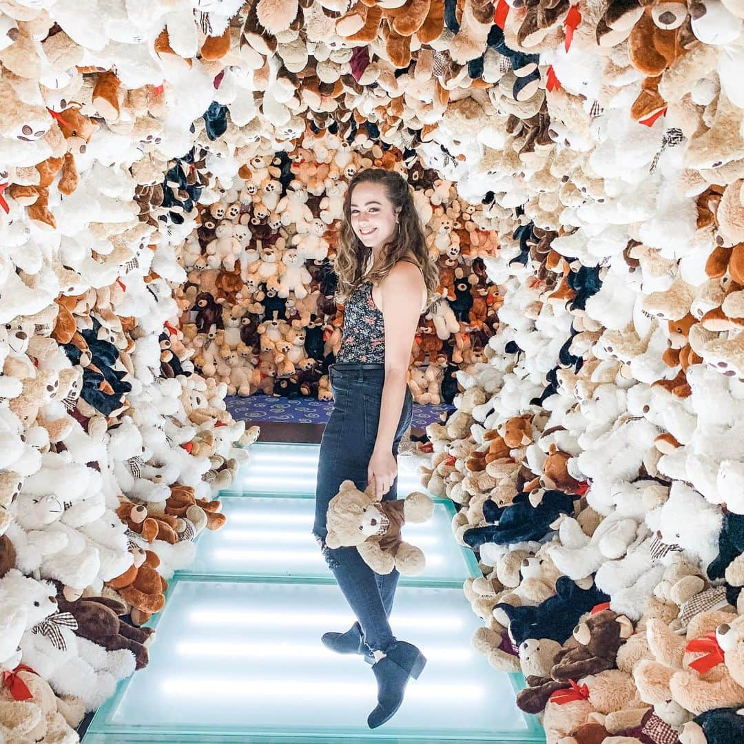 メアリー・モーサさんのインスタグラム写真 - (メアリー・モーサInstagram)「i clearly had a lot of fun in this nightmare-inducing tunnel🧸 . fun belated b-day celebrations for @infinitejayy7 at @realfunbox w @janineee214 @blasiannn_10 💖」7月15日 4時07分 - missmarymmouser