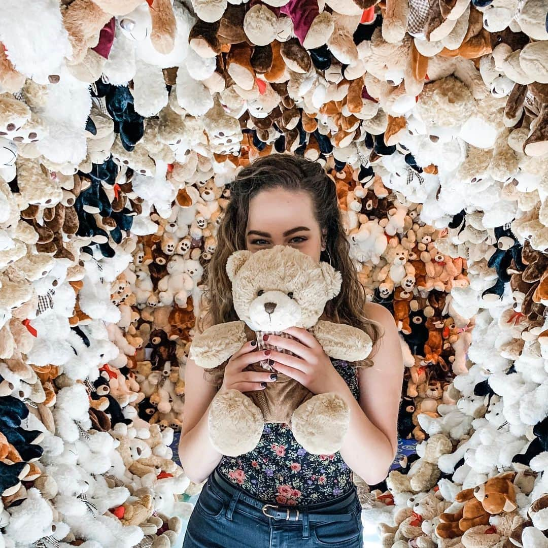 メアリー・モーサさんのインスタグラム写真 - (メアリー・モーサInstagram)「i clearly had a lot of fun in this nightmare-inducing tunnel🧸 . fun belated b-day celebrations for @infinitejayy7 at @realfunbox w @janineee214 @blasiannn_10 💖」7月15日 4時07分 - missmarymmouser