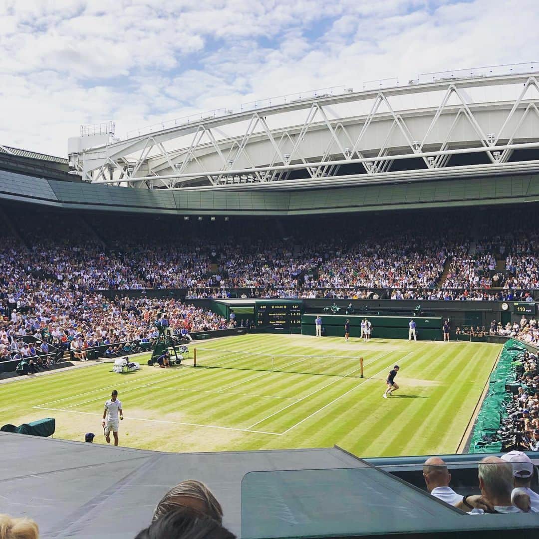伊達公子さんのインスタグラム写真 - (伊達公子Instagram)「Wimbledon 2019大会最終日 フェデラーvsジョコビッチ 今年の最長試合、新たに導入された最終セット12-12のタイブレークでの決着。 ジョコビッチがフェデラーの2本のマッチポイントからの逆転勝ち！最後はやはり強いジョコビッチ！ 決勝をラスト8の席で観戦！ #伊達公子 #kimikodate #テニス #テニスプレイヤー #テニスプレーヤー #tennis #tennisplayer #instatennis #instasports #wimbledon #wimbledon2019 #ウィンブルドン #ウィンブルドン2019 #全英オープンテニス #全英オープンテニス2019 #london #ロンドン #wowow #wowowtennis #男子決勝 #mensfinal #最終日」7月15日 4時16分 - kimiko.date