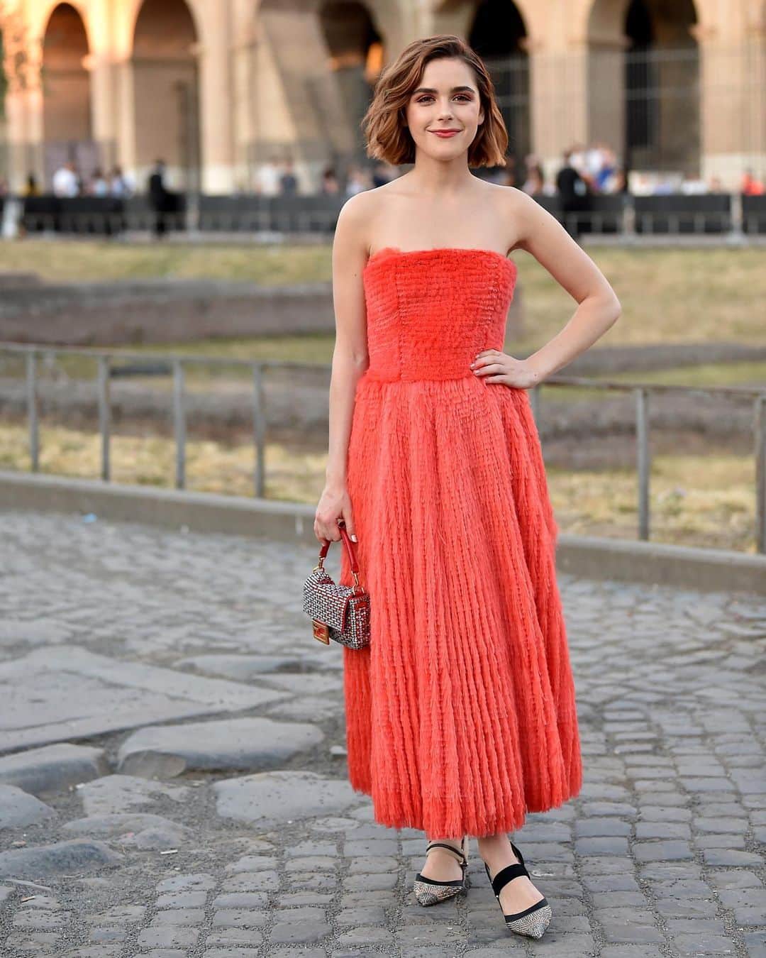 Fashion Weekのインスタグラム：「Golden hour ☀️ #KiernanShipka strikes a pose outside of the Colosseum in Rome before attending the #FendiCouture runway.」
