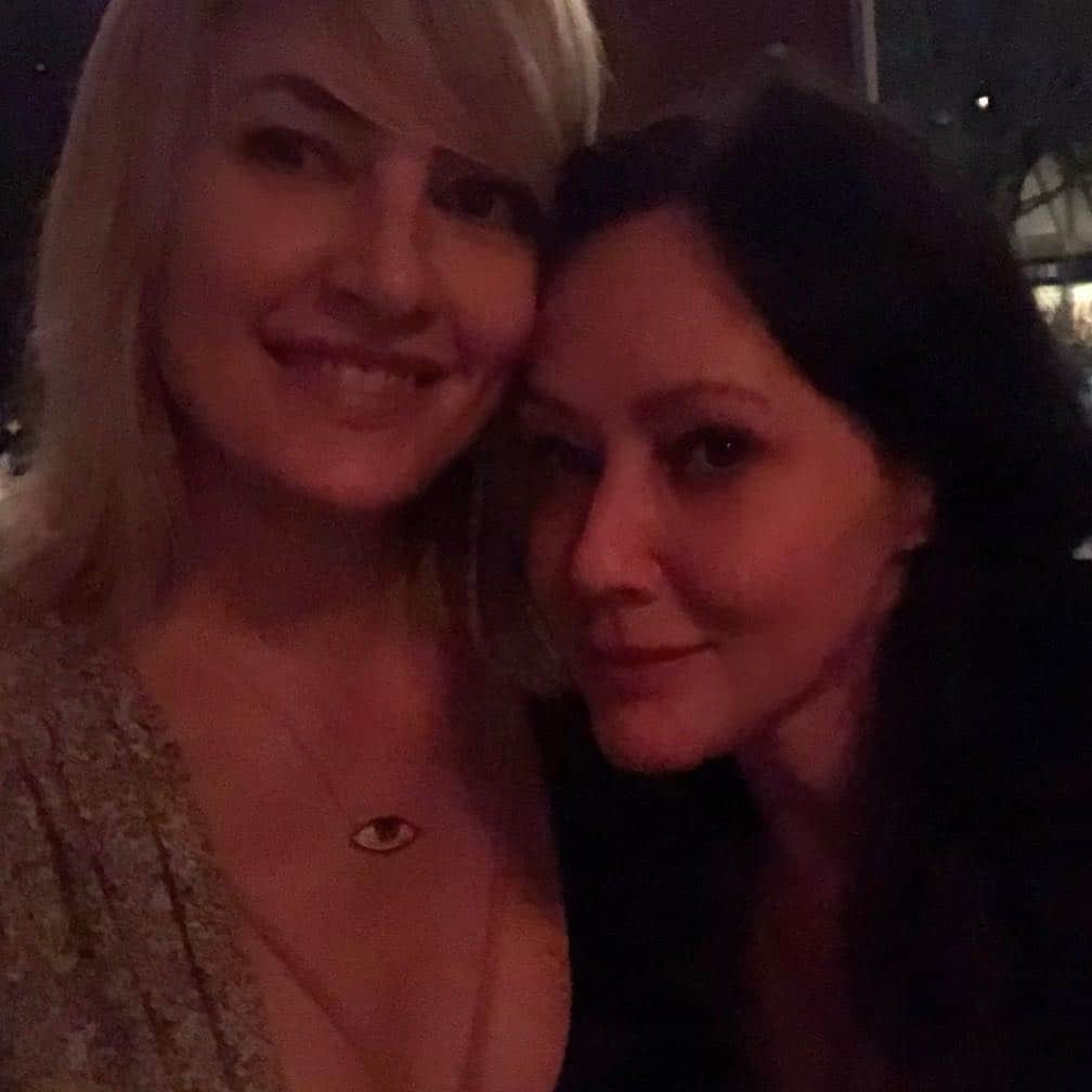 シャナン・ドハーティーさんのインスタグラム写真 - (シャナン・ドハーティーInstagram)「About last night.... conversation, laughs, tears and mad respect for this intelligent, engaging woman. @madchenamick」7月15日 4時25分 - theshando