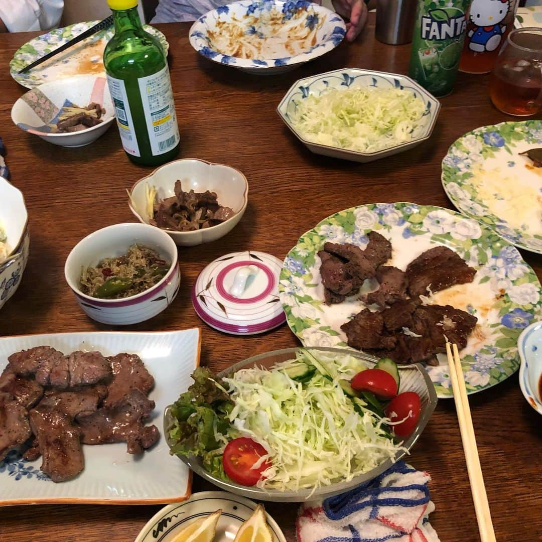 岩本勉さんのインスタグラム写真 - (岩本勉Instagram)「大阪の自宅で甥っ子達と食いまくりやったわ(￣∀￣) 読売テレビ『す・またん』 5時20分から！ まもなく（＾∇＾）」7月15日 4時37分 - gun18gun18