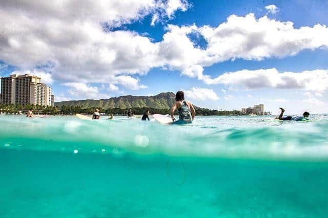ハワイアン航空さんのインスタグラム写真 - (ハワイアン航空Instagram)「Some views are simply timeless, just like this classic surf shot with #DiamondHead in the background. Where's your favorite summer surf spot? 📷: @marcuschristiephoto 📍: Waikīkī, Oʻahu . . . #Surf #NakedHawaii #HawaiiUnchained #LetHawaiiHappen #Oahu #Waikiki」7月15日 4時30分 - hawaiianairlines