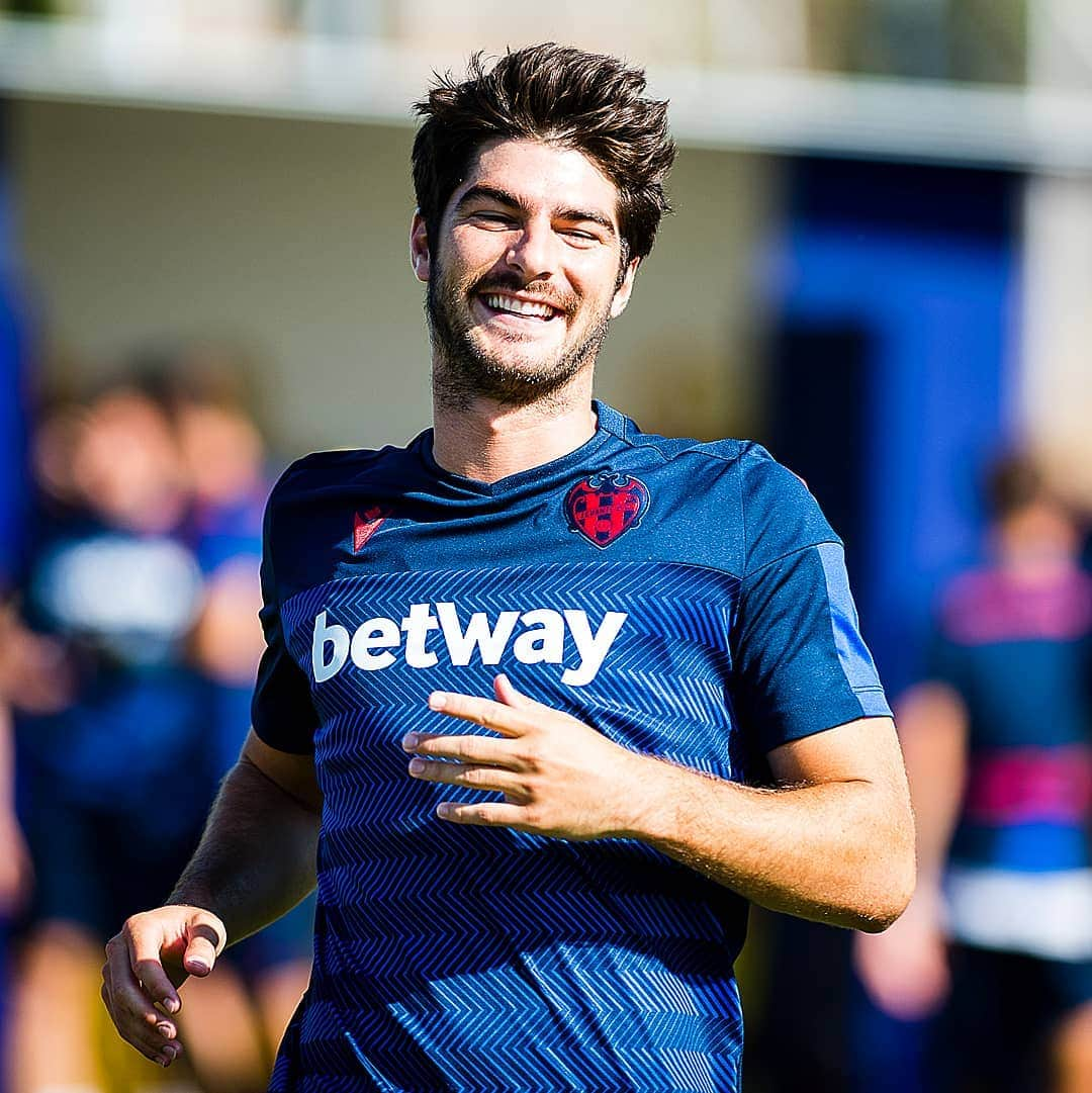 レバンテUDさんのインスタグラム写真 - (レバンテUDInstagram)「Vuelta al lío. Nos vemos mañana en el Saler 😎 #PreSeason ---- #MachoLevante #LevanteUD #LaLiga #laligasantander #Futbol #Football #110AñosDeResistencia #OrgullGranota」7月15日 4時31分 - levanteud