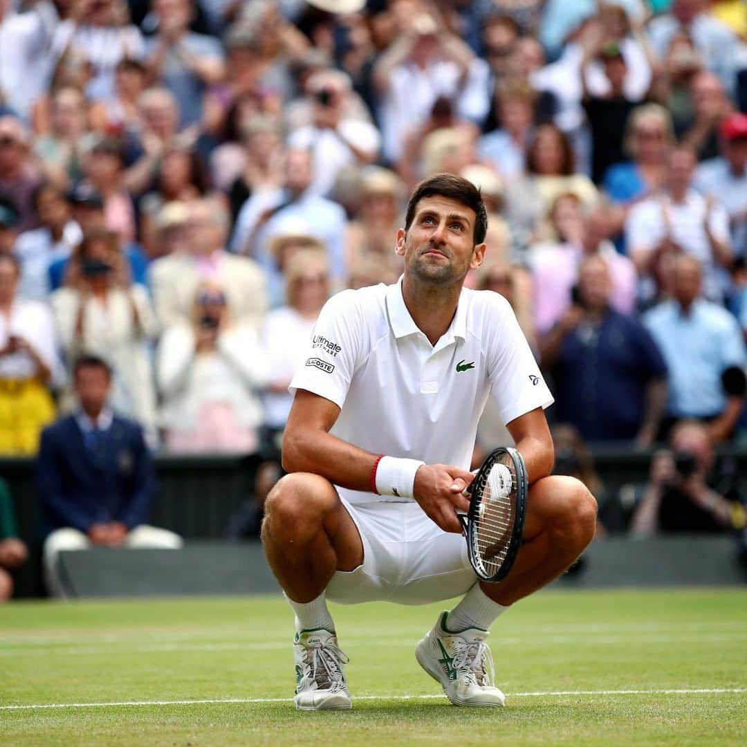 ノバク・ジョコビッチさんのインスタグラム写真 - (ノバク・ジョコビッチInstagram)「Tradition 🌱😃👐🏼 #Wimbledon」7月15日 4時31分 - djokernole