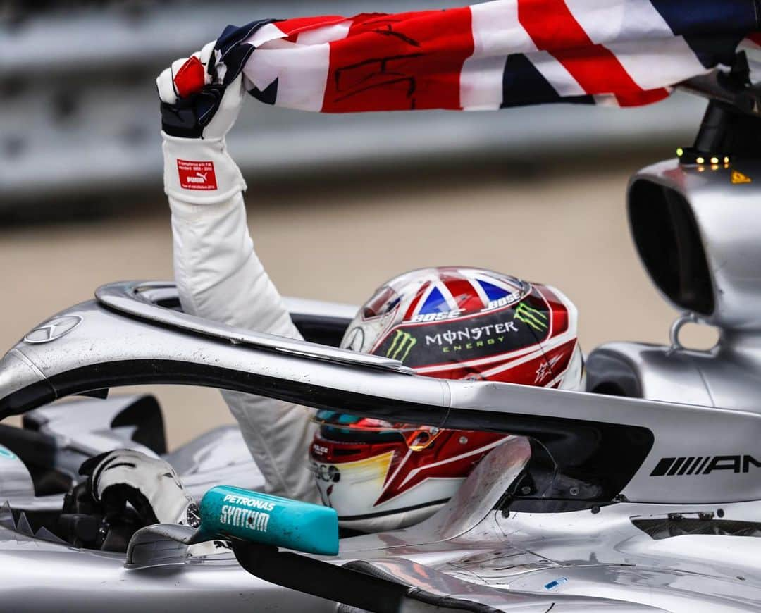 モンスターエナジーさんのインスタグラム写真 - (モンスターエナジーInstagram)「He did it, again! @lewishamilton defends his home track earning a record-breaking 6th victory in the #BritishGP 👏🏻 ⠀⠀⠀⠀⠀⠀⠀⠀⠀ @mercedesamgf1 | #F1 #Formula1 #Silverstone #LewisHamilton #Mercedes #MonsterEnergy」7月15日 4時34分 - monsterenergy