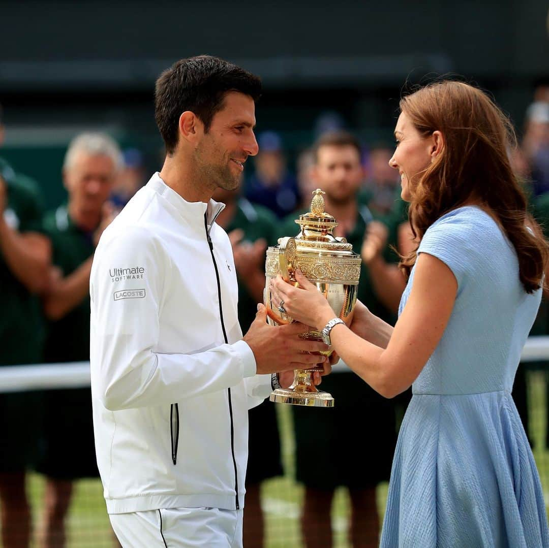 ロイヤル・ファミリーさんのインスタグラム写真 - (ロイヤル・ファミリーInstagram)「The Duke of Kent, President of The All England Lawn Tennis and Croquet Club for 50 years and The Duchess of Cambridge, Patron, on Centre Court at the end of #Wimbledon 2019.  The Duchess of Cambridge presented trophies to men’s singles winner @djokernole and runner up @rogerfederer whilst yesterday The Duke of Kent presented the women’s singles winners trophy to Simona Halep and runner up @serenawilliams 👏🎾 The Duke of Kent, The Duchess of Cambridge and The Duke of Cambridge also thanked all the ball boys and girls, players, staff and referees for making this year’s Wimbledon Tournament such a huge success! 📷@pa」7月15日 4時42分 - theroyalfamily