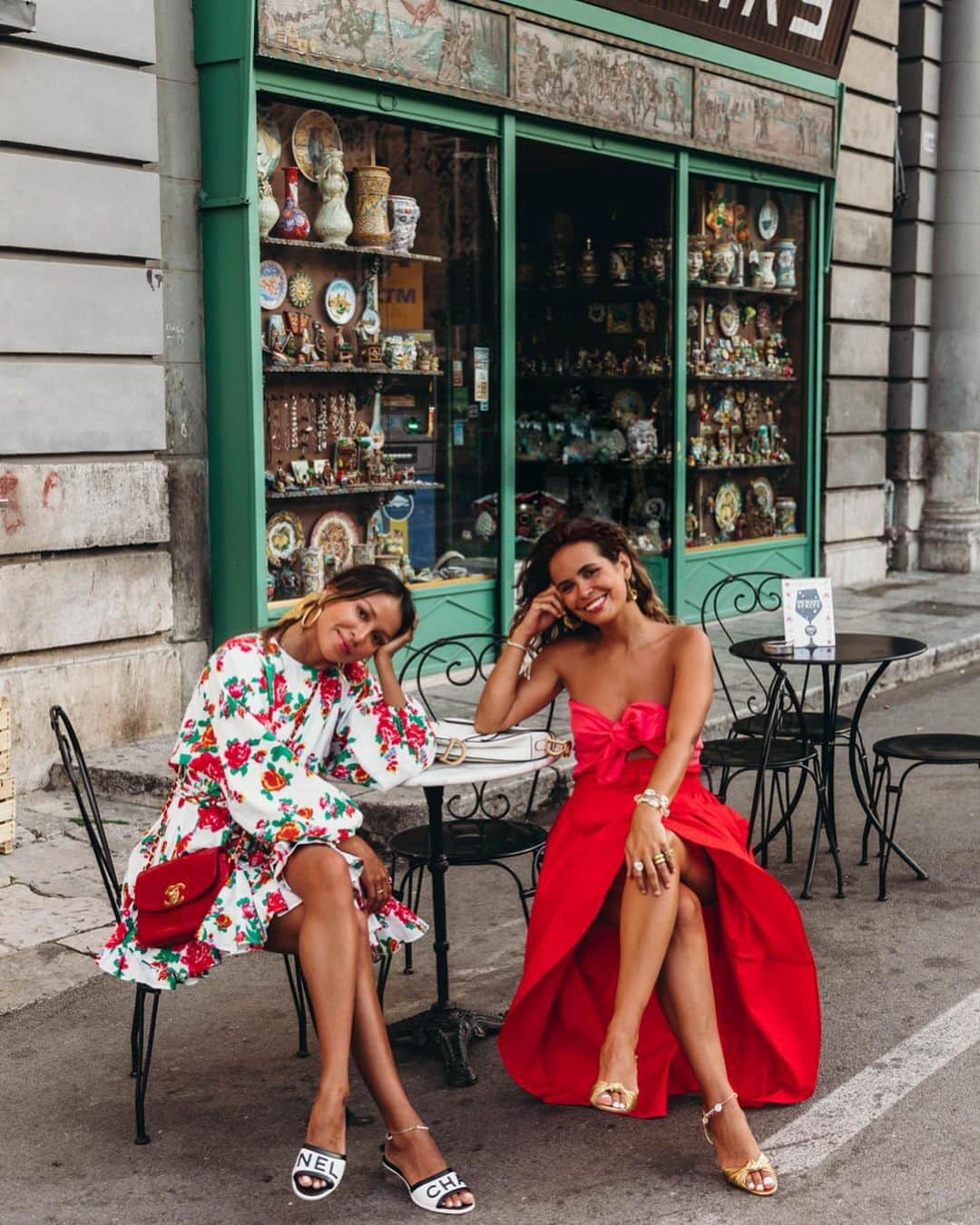 Collage Vintageさんのインスタグラム写真 - (Collage VintageInstagram)「Amiche per sempre 🇮🇹❤️💕@sincerelyjules #collageontheroad #sicily」7月15日 4時54分 - collagevintage