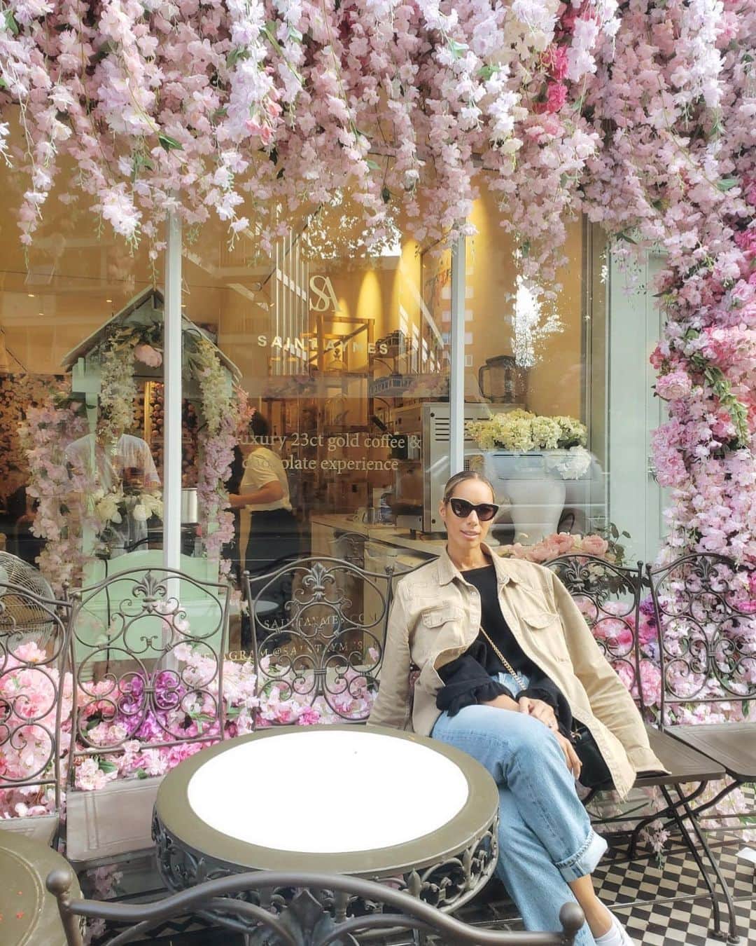 レオナ・ルイスのインスタグラム：「Home for summer ☀️🇬🇧」