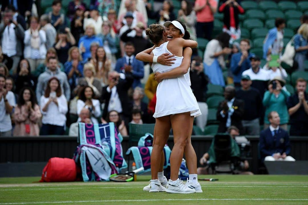 WTA（女子テニス協会）さんのインスタグラム写真 - (WTA（女子テニス協会）Instagram)「Doubles champs 👏🙌🎾🏆 @barborastrycova @sw.hsieh #Wimbledon」7月15日 5時28分 - wta