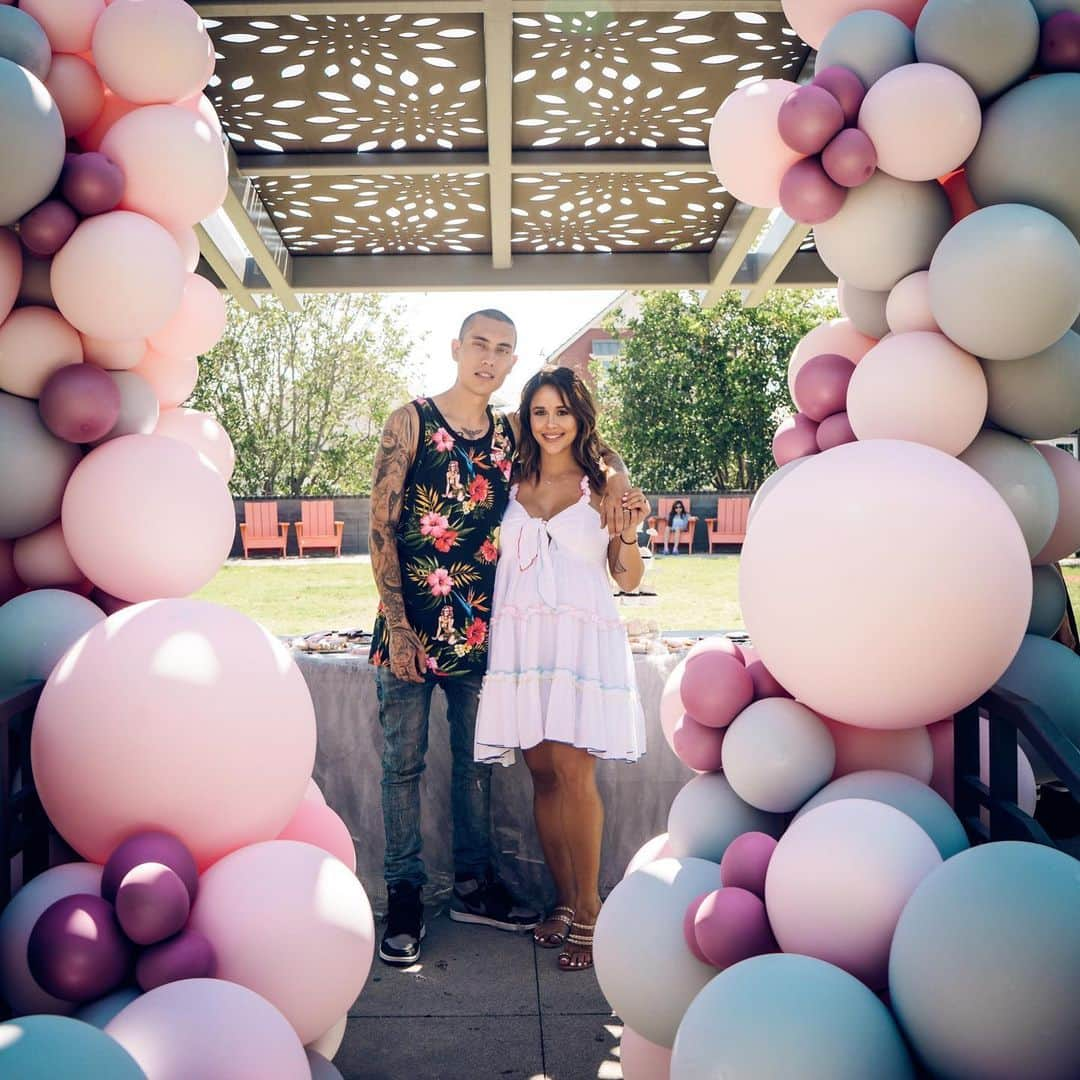 Tianna Gregoryさんのインスタグラム写真 - (Tianna GregoryInstagram)「Had the best day yesterday celebrating Shadow Rae with amazing people 🙌🏽 special thanks to @balloonstudiola and @cakeboxonmain 😍 will be posting YouTube video soon so you can all see how it turned out 😊」7月15日 5時30分 - tiannag