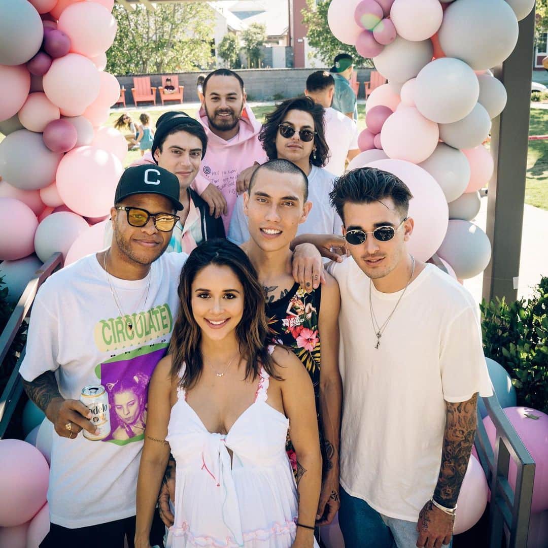 Tianna Gregoryさんのインスタグラム写真 - (Tianna GregoryInstagram)「Had the best day yesterday celebrating Shadow Rae with amazing people 🙌🏽 special thanks to @balloonstudiola and @cakeboxonmain 😍 will be posting YouTube video soon so you can all see how it turned out 😊」7月15日 5時30分 - tiannag