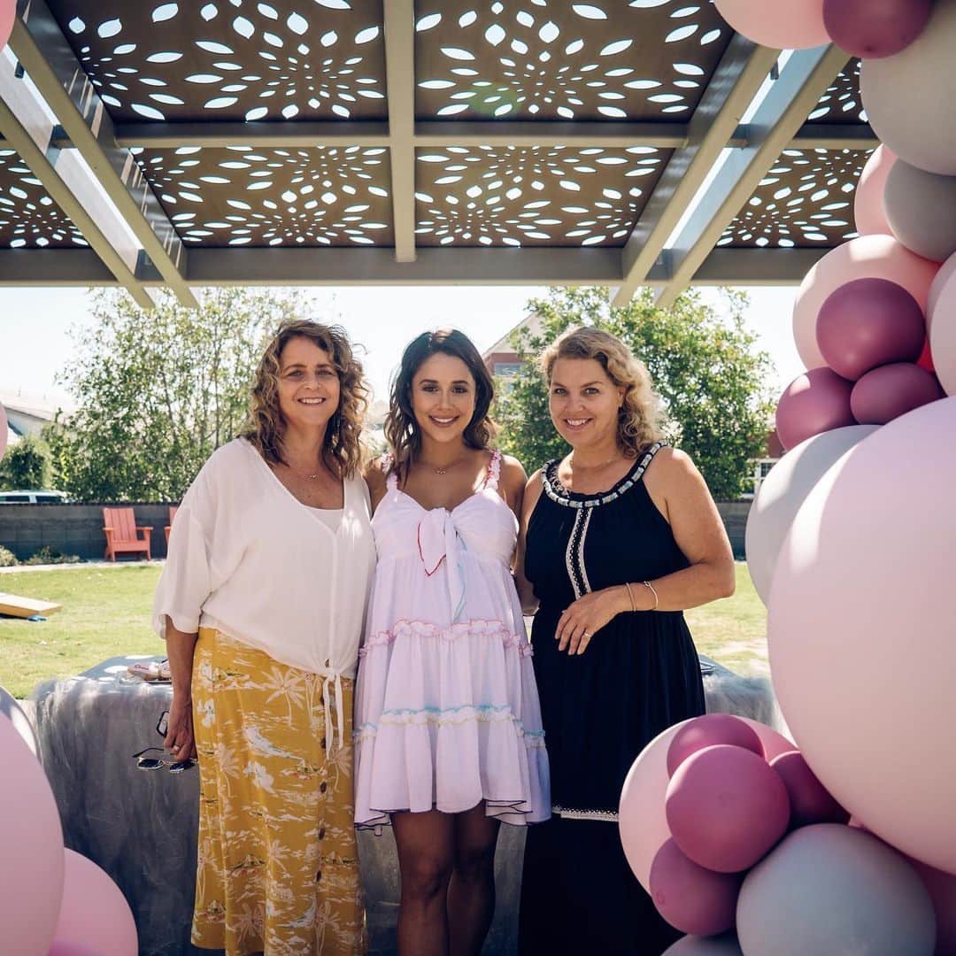 Tianna Gregoryさんのインスタグラム写真 - (Tianna GregoryInstagram)「Had the best day yesterday celebrating Shadow Rae with amazing people 🙌🏽 special thanks to @balloonstudiola and @cakeboxonmain 😍 will be posting YouTube video soon so you can all see how it turned out 😊」7月15日 5時30分 - tiannag