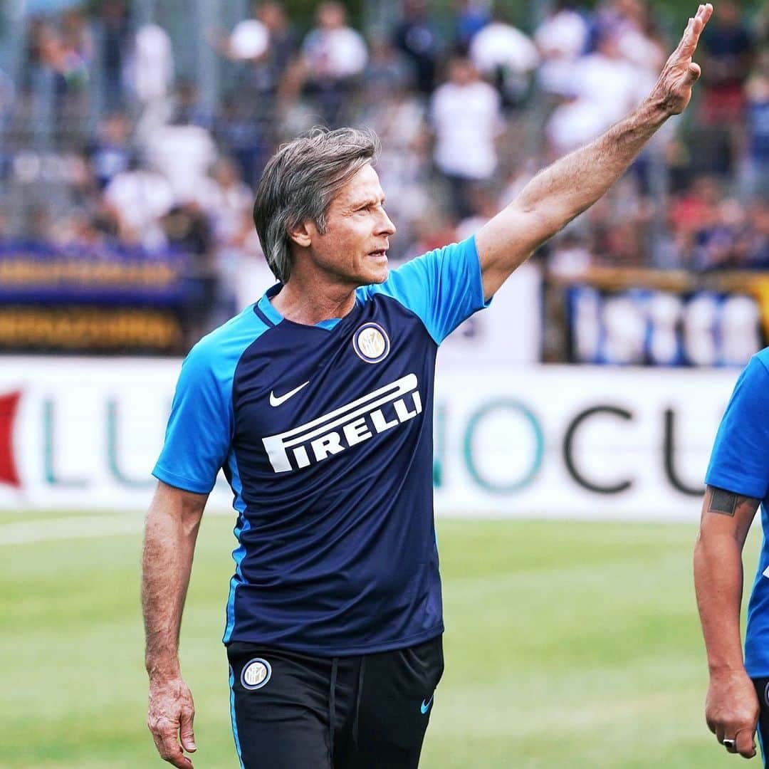 インテルナツィオナーレ・ミラノさんのインスタグラム写真 - (インテルナツィオナーレ・ミラノInstagram)「GREAT TO SEE LELE BACK 🖤💙 A long round of applause to welcome back Lele #Oriali! #Inter #ForzaInter #LuganoInter #Lugano2019 #Football」7月15日 5時31分 - inter