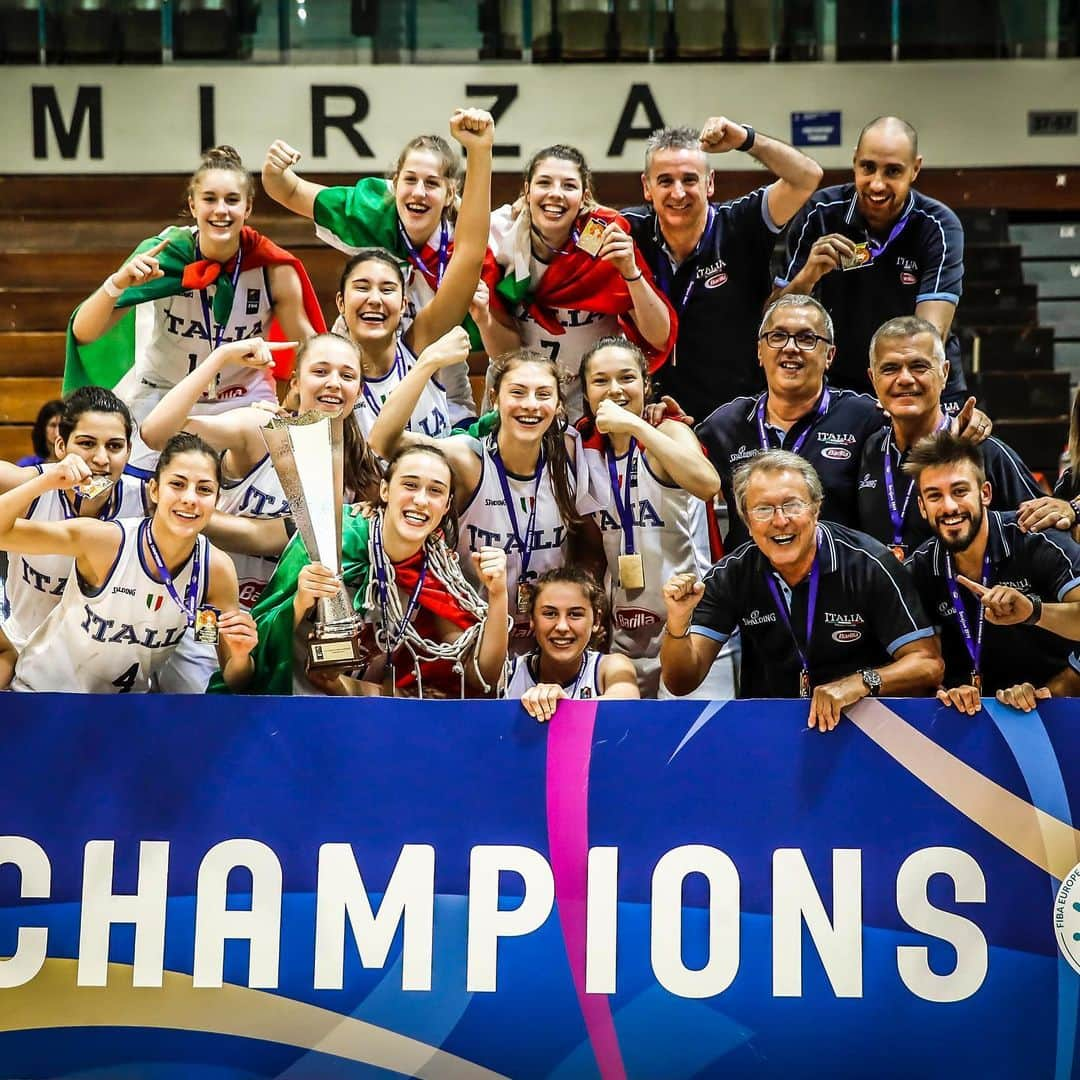 FIBAさんのインスタグラム写真 - (FIBAInstagram)「CAMPIONE 🏆🇮🇹 ! @italbasket are the #FIBAU18Europe Champions 🙌 !」7月15日 5時40分 - fiba