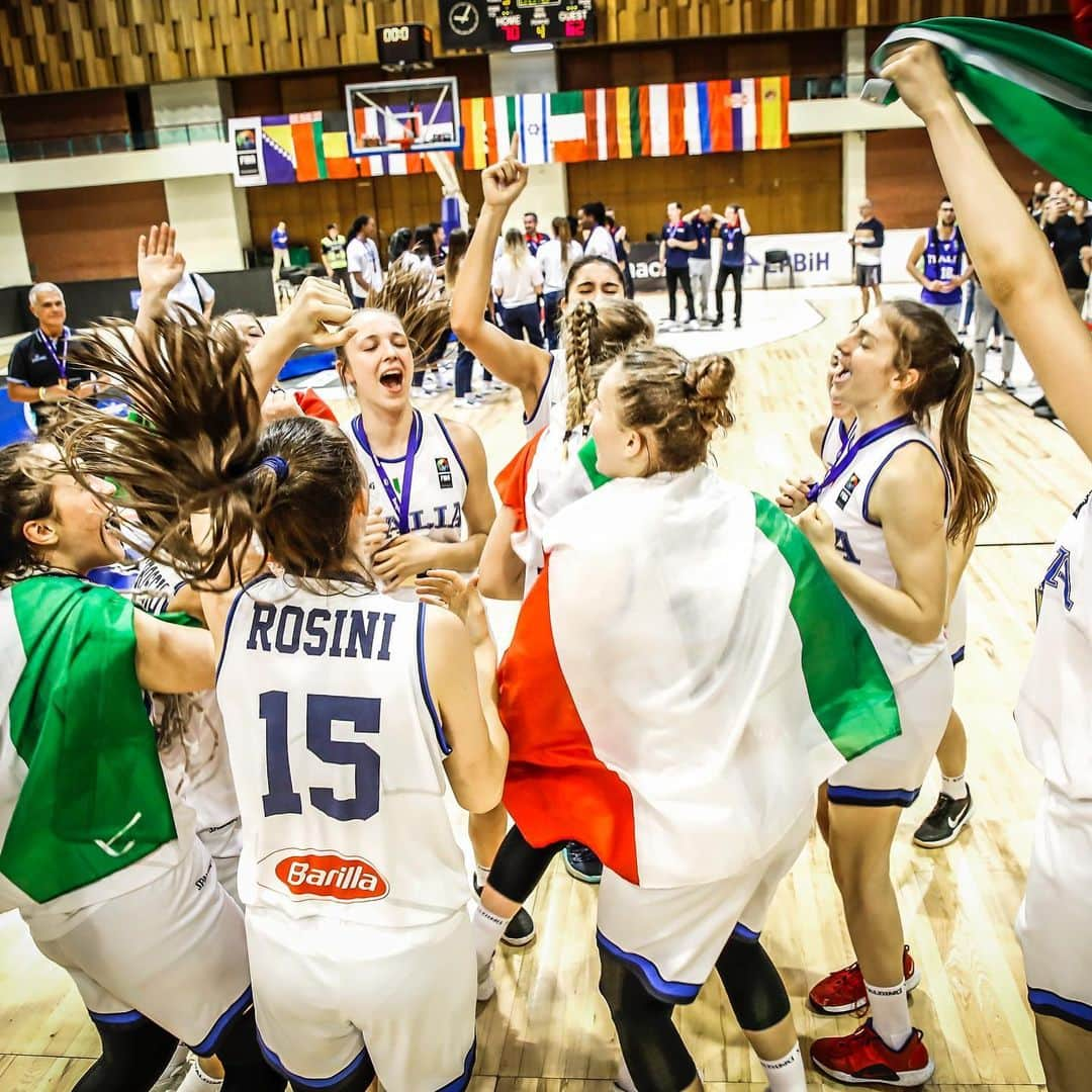 FIBAさんのインスタグラム写真 - (FIBAInstagram)「CAMPIONE 🏆🇮🇹 ! @italbasket are the #FIBAU18Europe Champions 🙌 !」7月15日 5時40分 - fiba