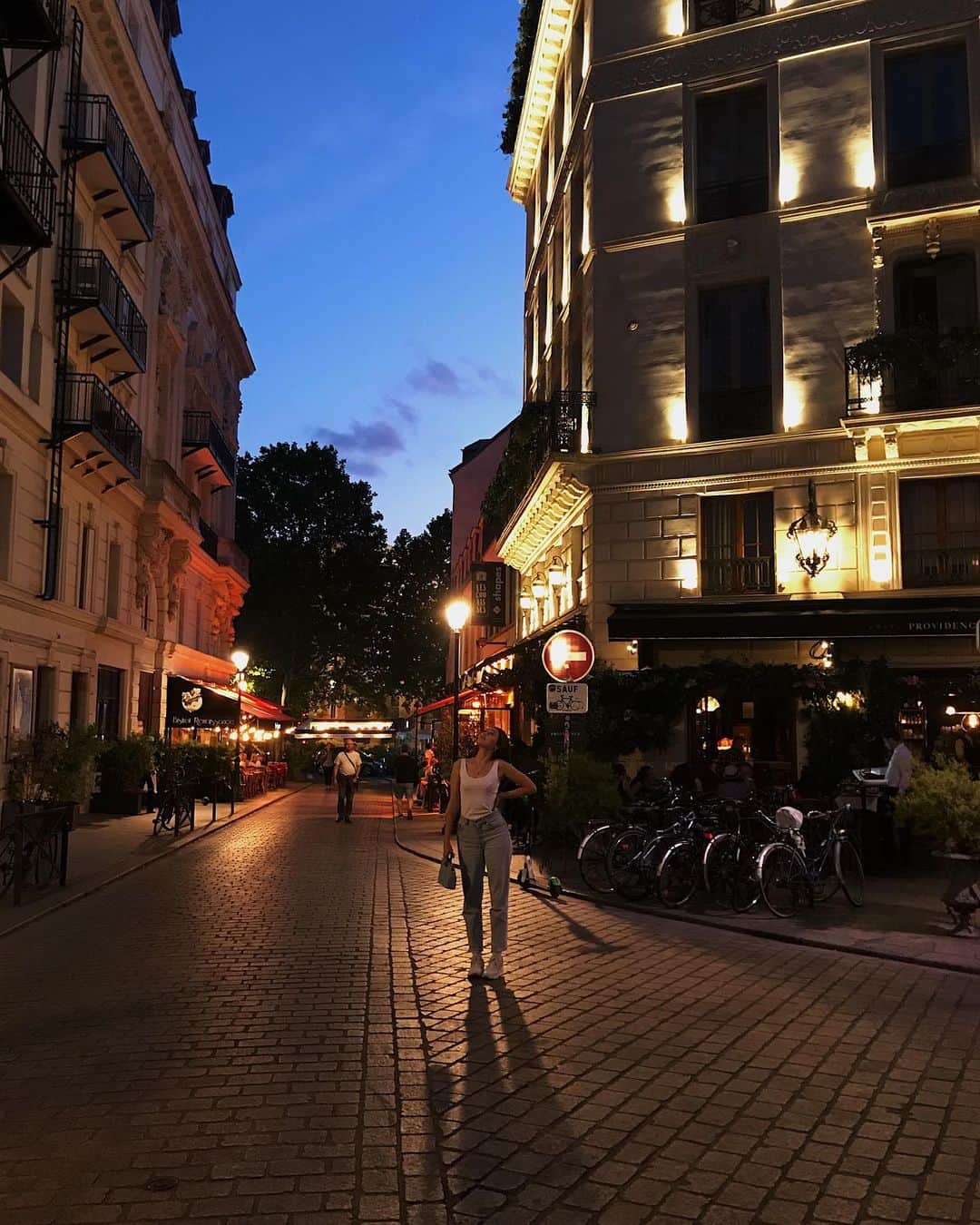 アリシア・デブナム・キャリーのインスタグラム：「Paris you are heaven on earth.」