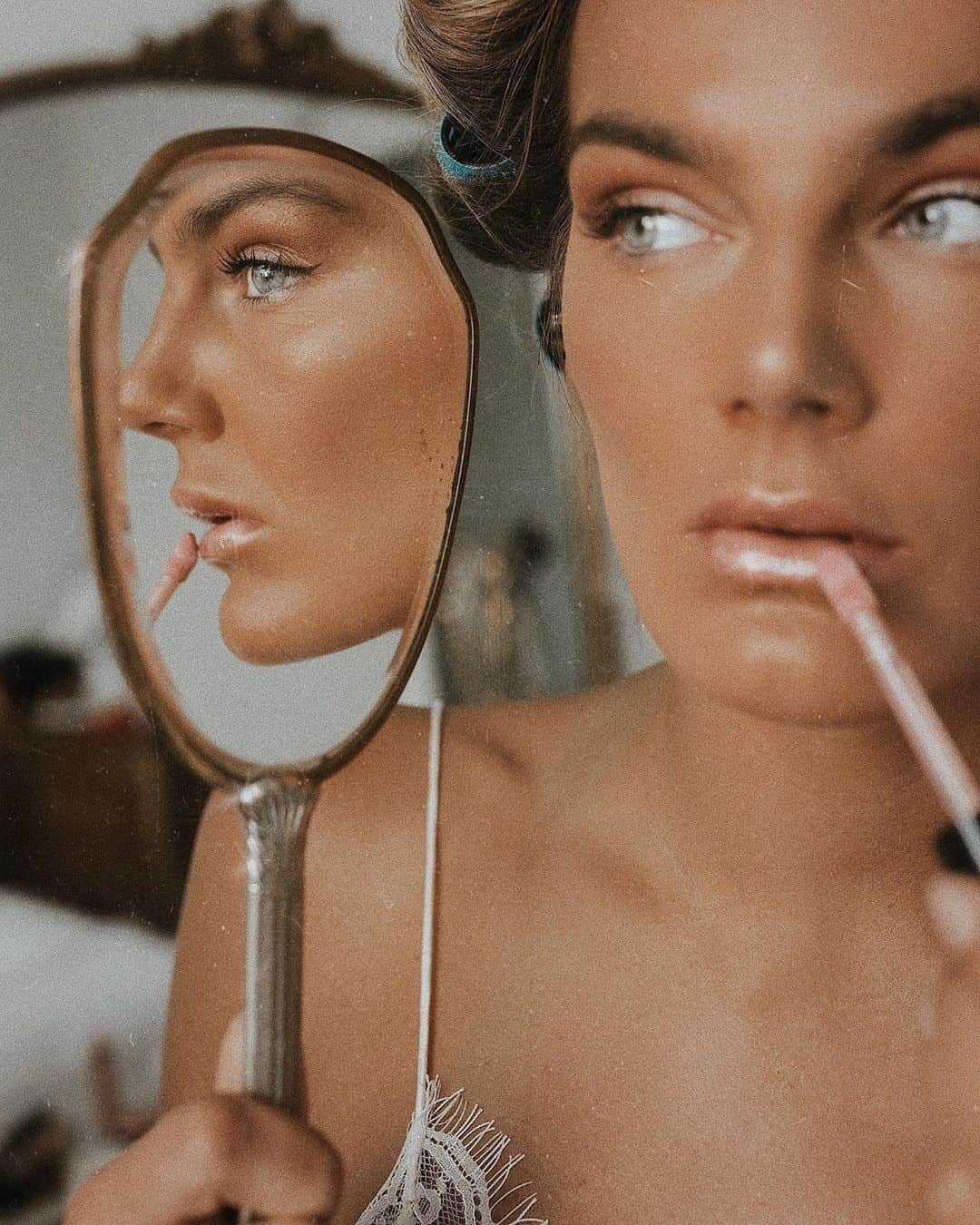 Revlonさんのインスタグラム写真 - (RevlonInstagram)「Shiny, beamy lips from every angle ✨ . @tezza wears NEW #SuperLustrous The Gloss in Snow Pink」7月15日 6時00分 - revlon