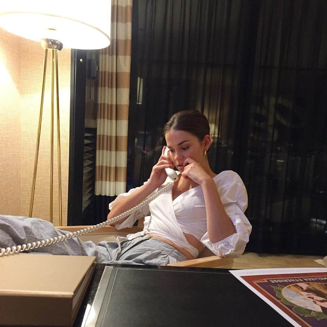 マイア・ミッチェルさんのインスタグラム写真 - (マイア・ミッチェルInstagram)「On hold 😩」7月15日 6時05分 - maiamitchell