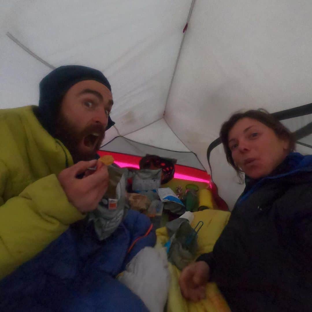 ニナ・カプレツさんのインスタグラム写真 - (ニナ・カプレツInstagram)「Team Belge-Franco-Suisse in action. What a bummer that we had to bail only a 3 pitches under the summit. Freeing “la voie petit” (450m/8b) requires some big fights. Strong wind, fog and snow forced us to come down so close to the top. Love those epic days in the mountains! 💃🏽💃🏽💃🏽 #grandcapucin #chamonix #warriors #helmetup #petzlteam」7月15日 6時20分 - ninacaprez