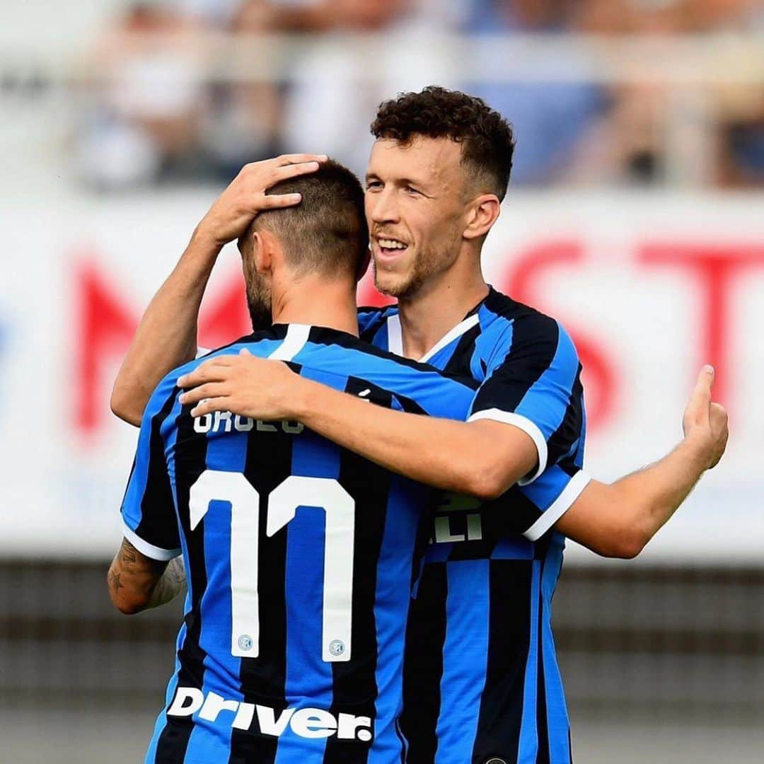 イヴァン・ペリシッチのインスタグラム：「.. epic is on 🔥 .. #brateeee ⚫️🔵」