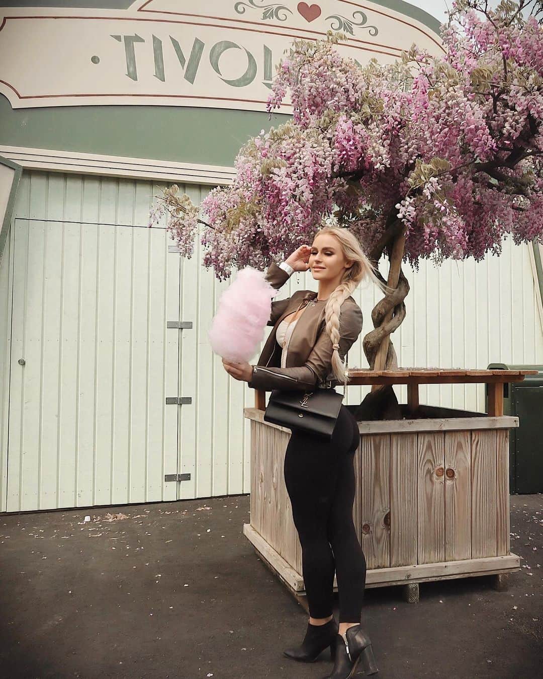 Anna Nyströmのインスタグラム：「☺️🎠🌸」