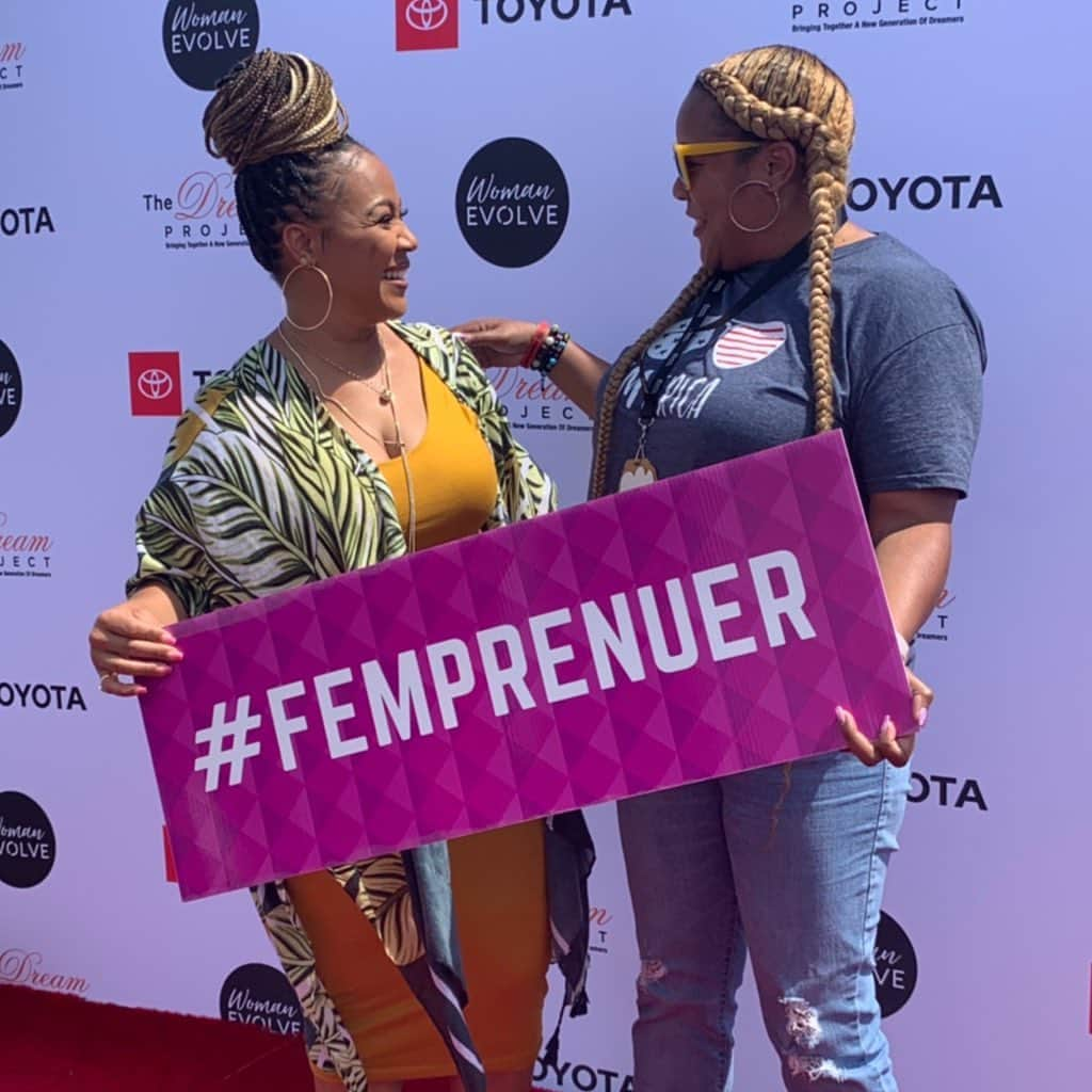 エリカ・キャンベルさんのインスタグラム写真 - (エリカ・キャンベルInstagram)「I had so much fun with @toyotausa @dreamprojectusa at #WomanEvolve19! Meeting everyone, taking pictures, playing #carpoolkaraoke, giving hugs and lots of love was the essential highlight! Remember, #dreamitdoit! Let’s do this again soon!  @womanevolve @teneshiajwarner #LetsGoPlaces #ToyotaDrivesDreams #aboutyesterday #EricaCampbell」7月15日 6時29分 - imericacampbell