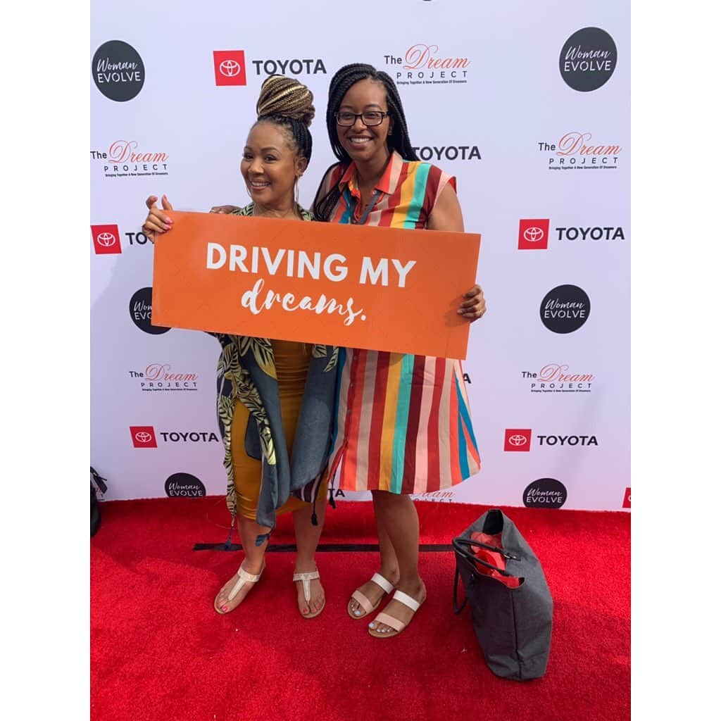 エリカ・キャンベルさんのインスタグラム写真 - (エリカ・キャンベルInstagram)「I had so much fun with @toyotausa @dreamprojectusa at #WomanEvolve19! Meeting everyone, taking pictures, playing #carpoolkaraoke, giving hugs and lots of love was the essential highlight! Remember, #dreamitdoit! Let’s do this again soon!  @womanevolve @teneshiajwarner #LetsGoPlaces #ToyotaDrivesDreams #aboutyesterday #EricaCampbell」7月15日 6時29分 - imericacampbell