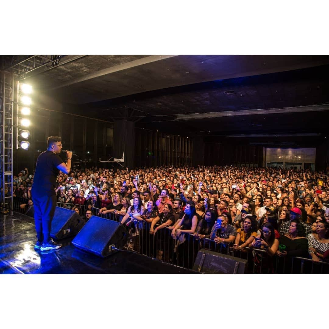 Sorriso Marotoさんのインスタグラム写真 - (Sorriso MarotoInstagram)「Fim de semana incrível com a galera de Araraquara e São José do Rio Preto! Estávamos com saudade, viu? Obrigado por tanto carinho! 😀 ❤️ #AoCuboAoVivoEmCores @bcbrunocardoso @eusergiojr @crisjog @vinisorriso @frd.silva 📷 @ovitorbranco」7月15日 6時38分 - sorrisomaroto