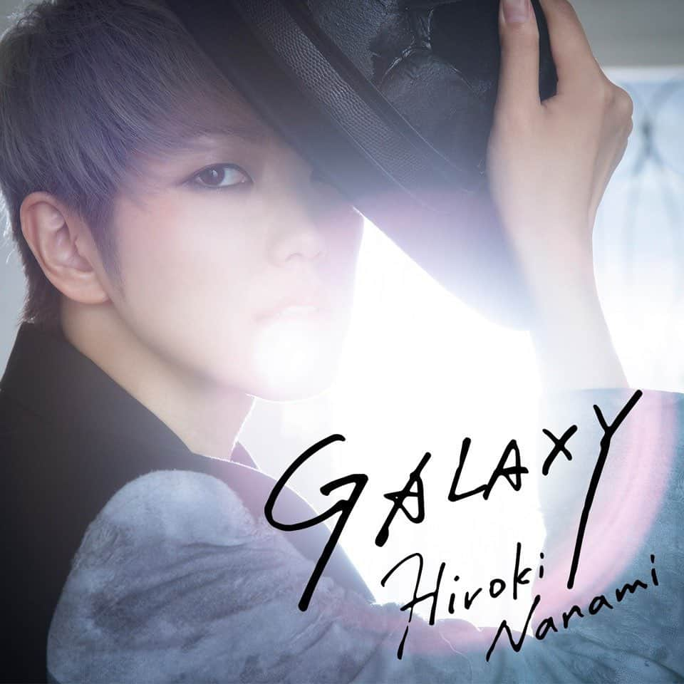 七海ひろきさんのインスタグラム写真 - (七海ひろきInstagram)「☆ 8月21日発売ミニアルバム「GALAXY」初回限定盤スペシャルフォトブックの写真を一部公開します！！ . そして、先日、アルバムのメイン曲のミュージックビデオ撮影をしてきました。都内のスタジオと横浜でのロケ。 雨になりそうだったけど、ばっちり晴れました！！ . 舞台は、夜の街です。 . どんな風になるのか、楽しみにしていて下さい！！ 私も完成が楽しみー。 . #GALAXY」7月15日 12時07分 - hirokinanami773