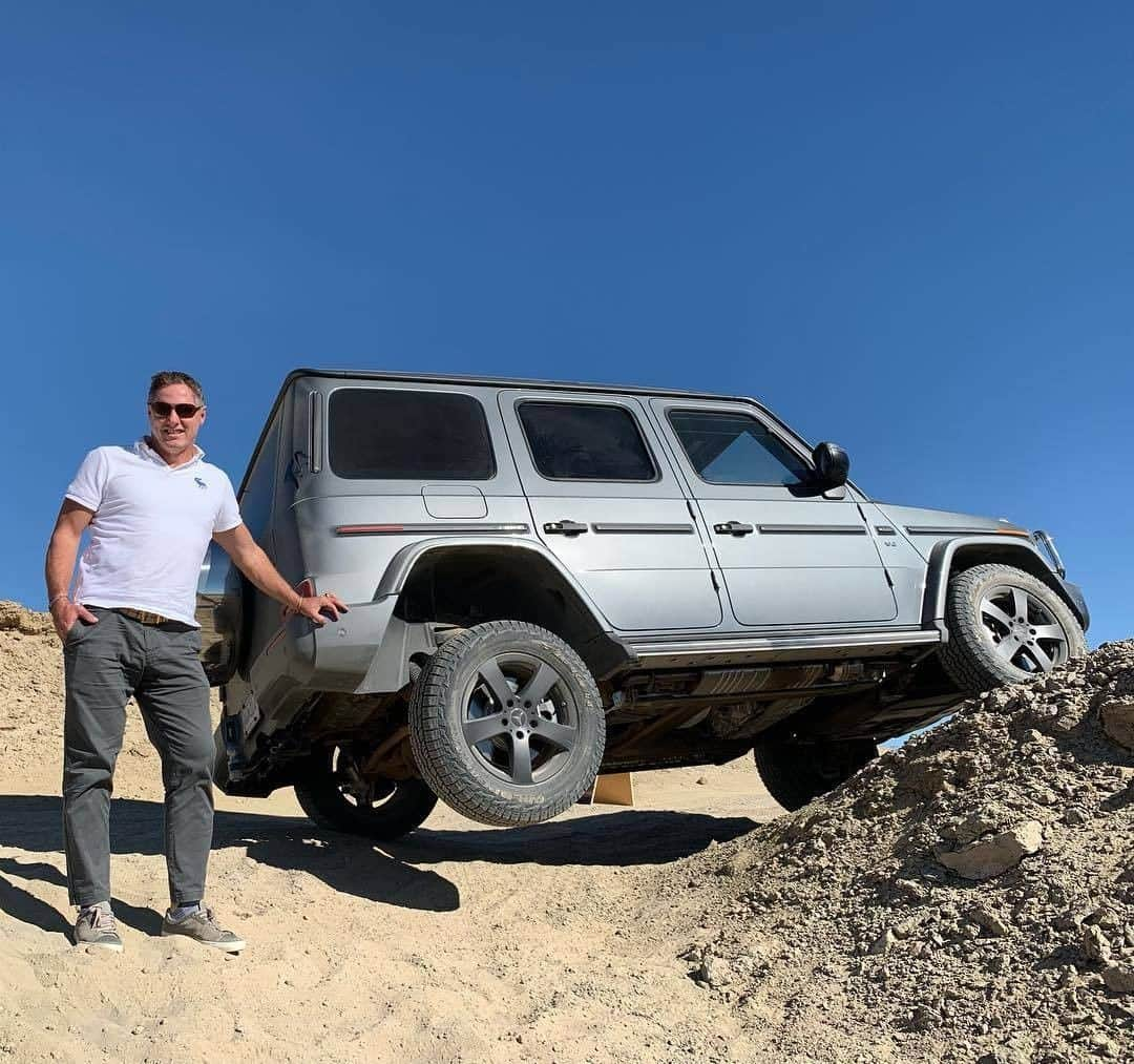 メルセデス・ベンツさんのインスタグラム写真 - (メルセデス・ベンツInstagram)「G-Class desert drive! Amazing what this car can do. Best offroading in the world and a true design icon! To see more from our Chief Design Officer follow @Gorden.Wagener! [Mercedes-Benz G 500 | Kraftstoffverbrauch kombiniert: 12,1-11,5 l/100 km | CO₂-Emissionen kombiniert: 276-263 g/km | mb4.me/nefz] #mercedesbenz #offroad #offroading #gwagon #gclass #gordenwagener #automotivedesign」7月15日 6時55分 - mercedesbenz