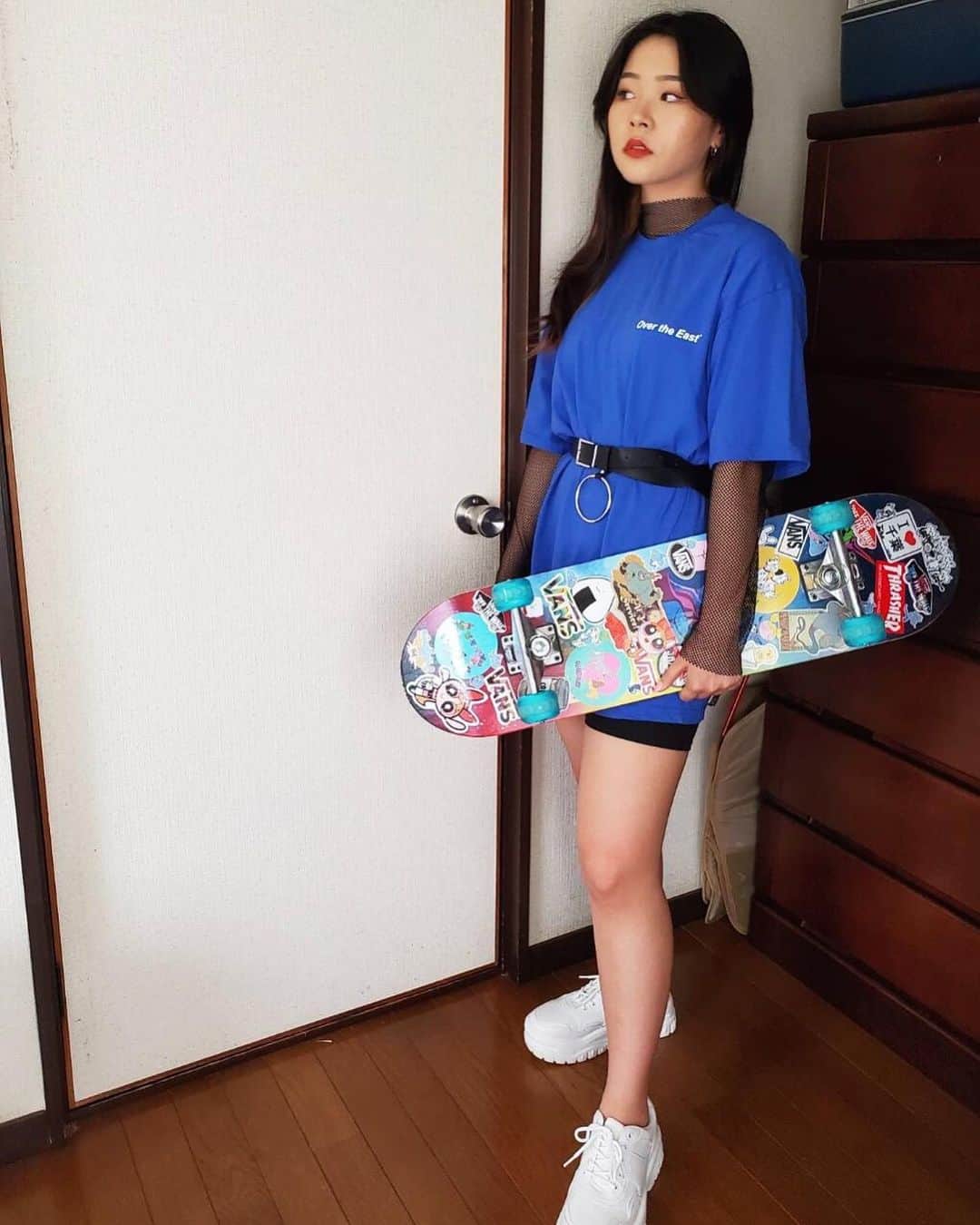 Erisa Seoさんのインスタグラム写真 - (Erisa SeoInstagram)「Trying to pick up a new hobby, but all I can do is go straight 😂 (and decorate it with stickers 😅) #SkateBoardNewbie」7月15日 6時59分 - eriberisweet