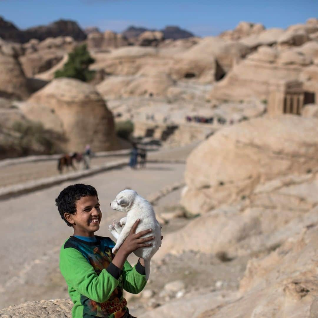 National Geographic Travelさんのインスタグラム写真 - (National Geographic TravelInstagram)「Photo by Muhammed Muheisen @mmuheisen | As I was walking toward the ancient city of Petra in Jordan, there was this priceless moment of a happy boy holding a stray puppy. For more photos and videos from different parts of the world, follow me @mmuheisen and @mmuheisenpublic #jordan #الاردن #Petra」7月15日 7時01分 - natgeotravel