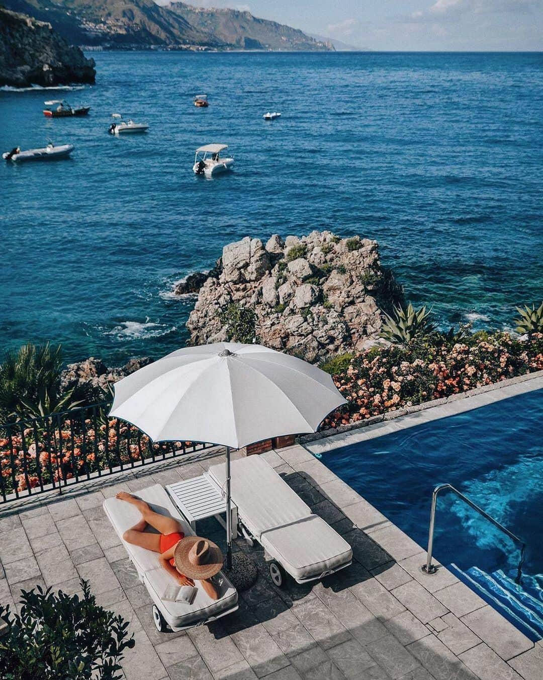BEAUTIFUL HOTELSさんのインスタグラム写真 - (BEAUTIFUL HOTELSInstagram)「The perfect place for some R&R 💆‍♀️"The beautiful villa has sat harmoniously on the edge of Sicily’s sun-kissed coastline for the last century." (📷: @the_adventuresofus 📍: Belmond Villa Sant'Andrea)」7月15日 7時01分 - beautifulhotels
