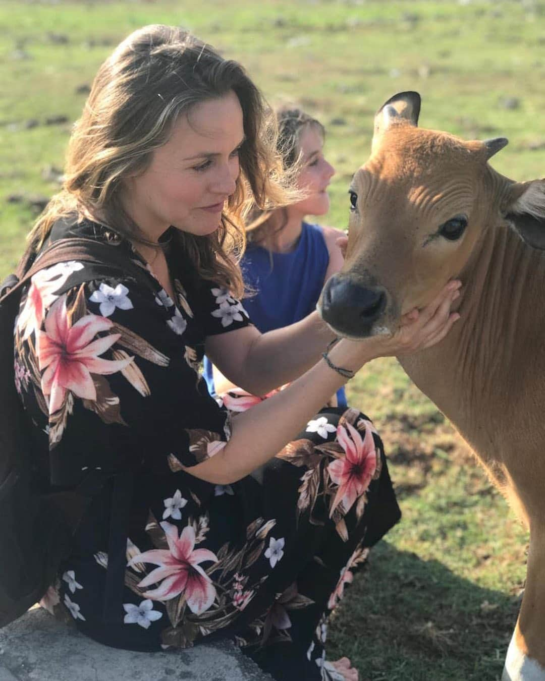 アリシア・シルヴァーストーンさんのインスタグラム写真 - (アリシア・シルヴァーストーンInstagram)「So much sweet love from these precious creatures 💕 They reminded me of my dogs from the past + deer mixed together! Those soulful eyes 😍」7月15日 7時03分 - aliciasilverstone