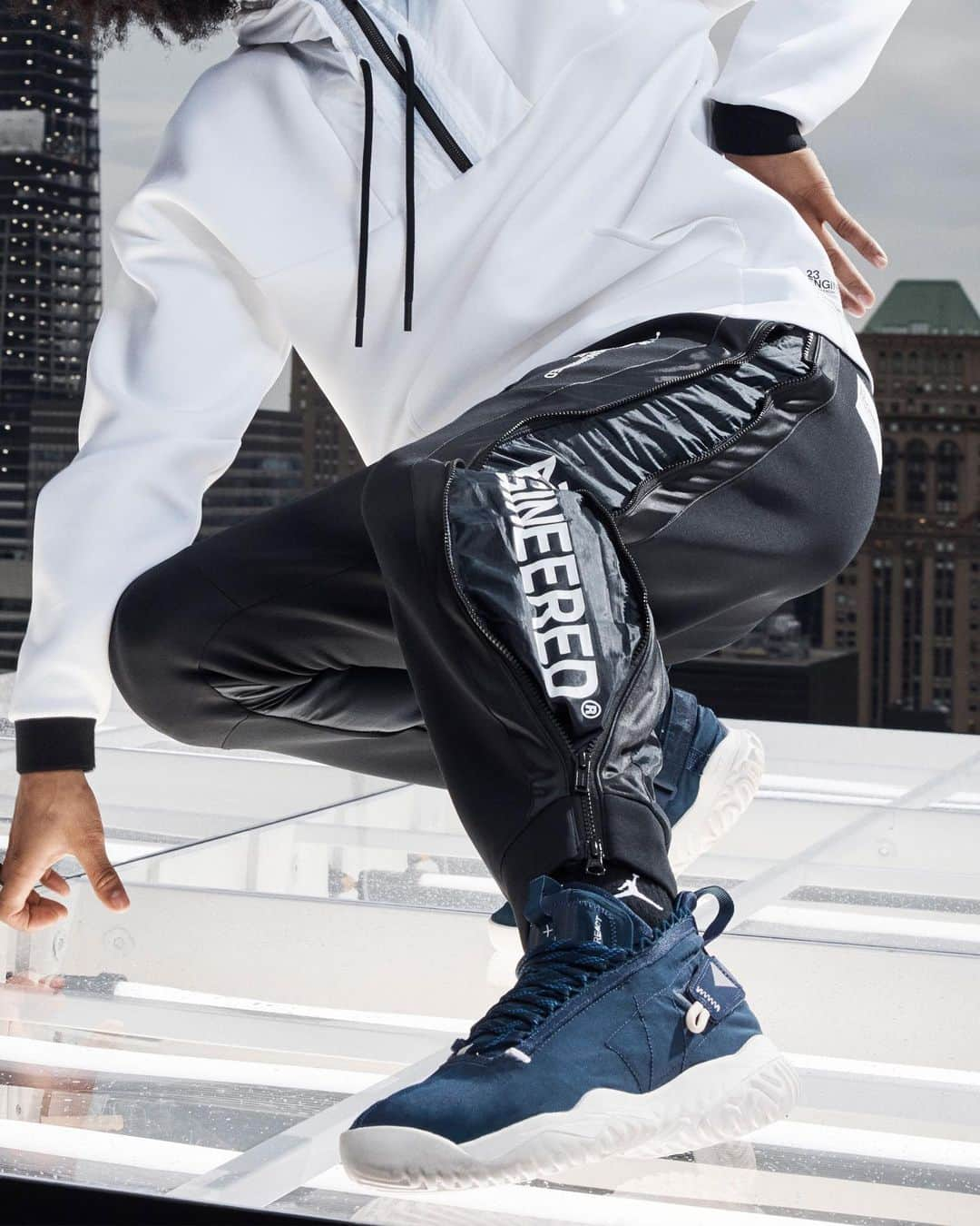 Jordanさんのインスタグラム写真 - (JordanInstagram)「The @OfficialLesTwins gear up for a city takeover. The 23 Engineered Pants are available now.」7月15日 7時23分 - jumpman23