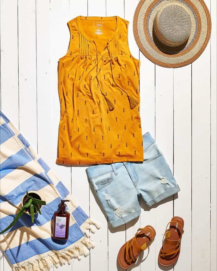 ロック&リパブリックのインスタグラム：「Summer uniform, three ways. Tap to shop the #ootd and tag your #KohlsFinds. #Kohls」