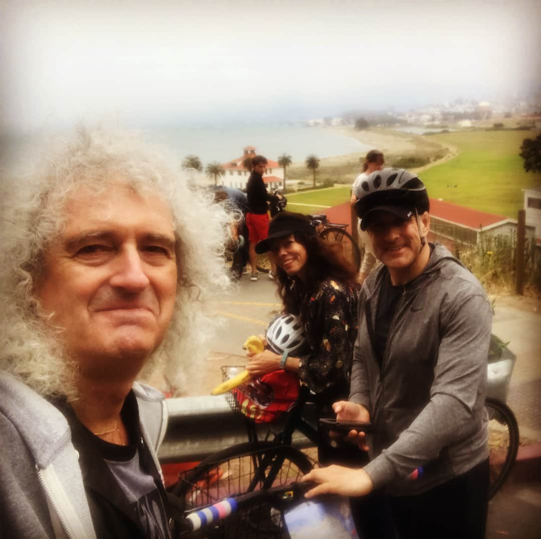 ブライアン・メイさんのインスタグラム写真 - (ブライアン・メイInstagram)「Yes !!! Heroes of fitness !!! We DID bicycle over the Golden Gate Bridge on our day off. In the cold wind and mist ! And I DID wear my helmet ! But it was all worth it to enjoy Sausalito in the sunshine, and revisit one of my favourite restaurants in the world - The Spinnaker on the waterfront - a beautiful spot to reflect on the fact that life isn’t all bad.  Bri」7月15日 7時34分 - brianmayforreal