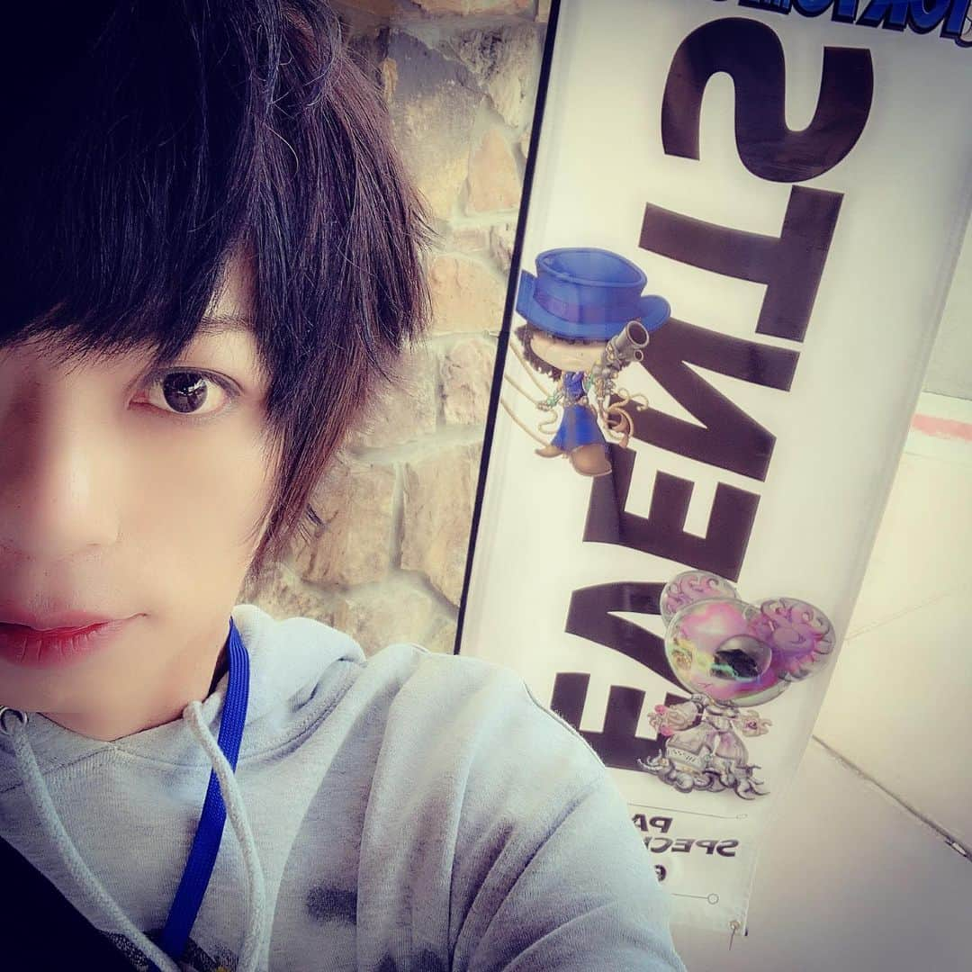 SARSHIのインスタグラム：「Thank you , America!! I'm very glad to see you guys. Please keep supporting me because I wanna come back again!! I'm belonging to 3 bands, HERO(https://hero-izm.com/), Nana(https://youtu.be/20pwMzXDmjw) and Flutter Echo(https://www.youtube.com/channel/UC7518PnKtzoHP_6j2Jee16A). Please listen to our music and support us. I'm looking forward to seeing you again!! Thank you!! #tokyointulsa #tokyointulsa2019 #sarshi」