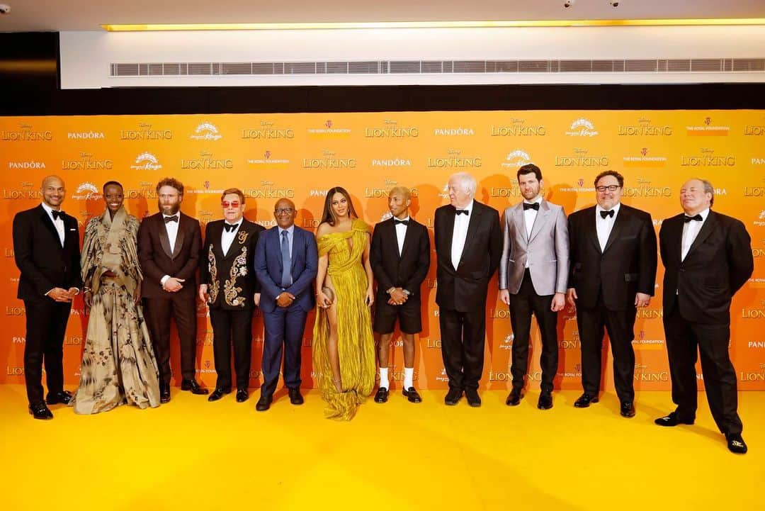 Walt Disney Studiosさんのインスタグラム写真 - (Walt Disney StudiosInstagram)「The Duke and Duchess of Sussex attended the European Premiere of #TheLionKing alongside cast and filmmakers. Check out pictures from tonight’s event now 👑」7月15日 7時58分 - disneystudios