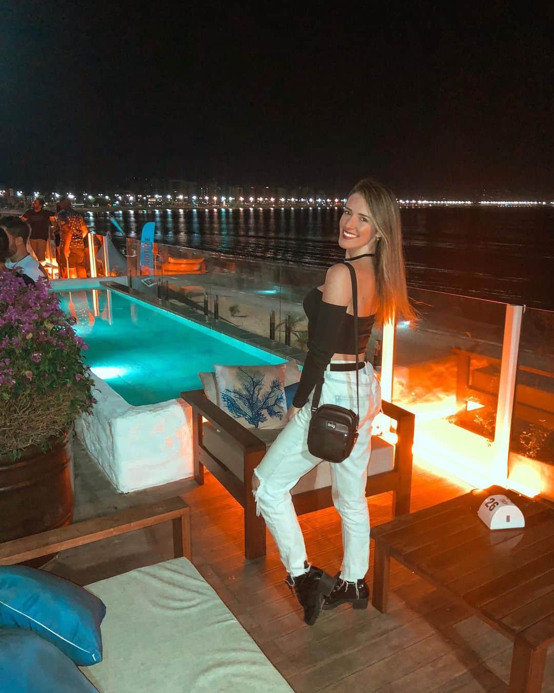 のインスタグラム：「Last night with my Brug Bag in Vix City... 💎🌙✨🎒😍❤️ #nightout #inlove #barlavento #vix #camburi #lights #beach #brugbags」