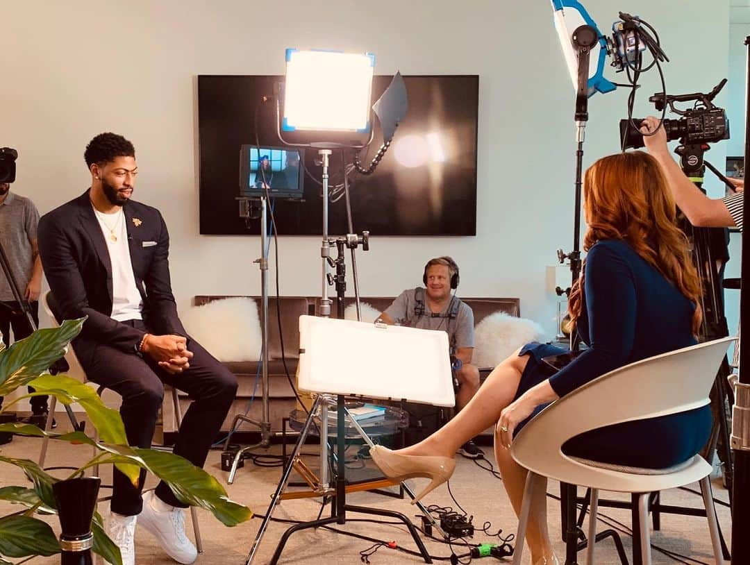 レイチェル・ニコルズさんのインスタグラム写真 - (レイチェル・ニコルズInstagram)「Sat down to talk to Anthony Davis about finally joining the #Lakers, why he thinks they can be champs, whether he would have done things differently if he had it all to do over, and how long he intends to stay. Preview debuts tonight during #Dodgers-#RedSox, then full convo airs on @SportsCenter &  #TheJump.」7月15日 8時06分 - rachel_nichols