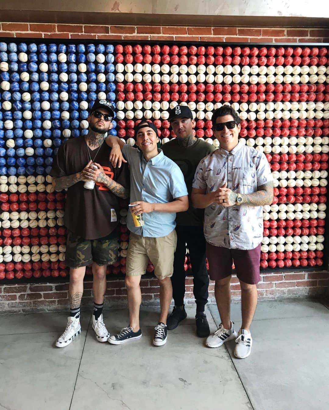 ピアス・ザ・ヴェイルさんのインスタグラム写真 - (ピアス・ザ・ヴェイルInstagram)「Family field trip ⚾️」7月15日 8時08分 - piercetheveil