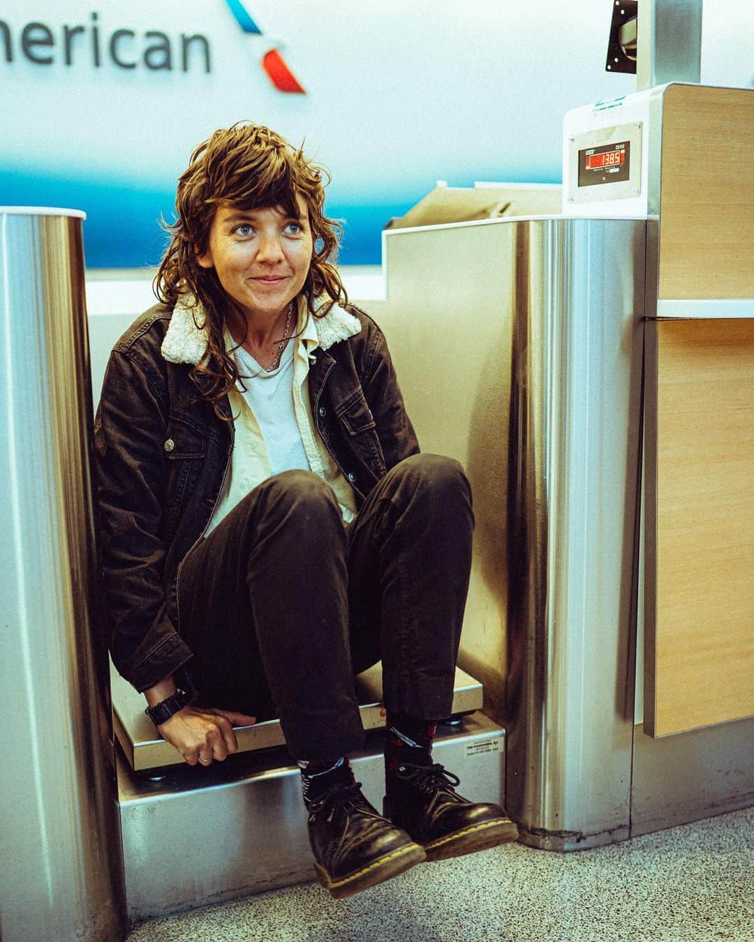 コートニー・バーネットのインスタグラム：「✈️✈️✈️ Photo by @poonehghana」