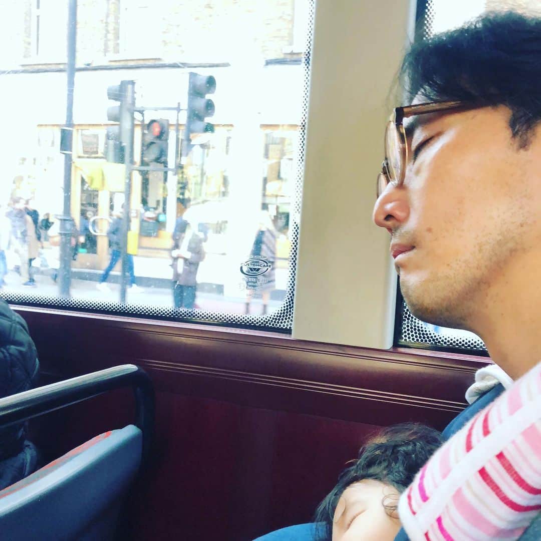 平岳大さんのインスタグラム写真 - (平岳大Instagram)「バス寝落ち3連発 #london #bus」7月15日 9時07分 - takehiro49
