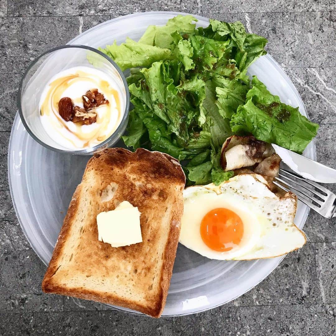 柏木作夢さんのインスタグラム写真 - (柏木作夢Instagram)「Good morning☀︎ ・ #nagimeshi #breakfast #home #foodporn #bread #toast #salad #egg #l4l #f4f #mood #chill #photooftheday #thankful」7月15日 9時17分 - samukashiwagi