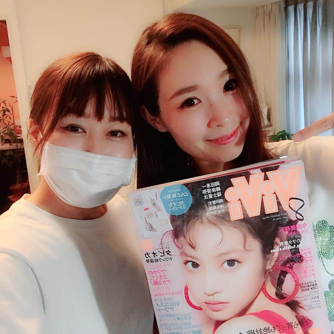 愛内里菜のインスタグラム：「先日は﻿ ヘアメイクの福ちん（ゆりっぺ）の﻿ エステサロン﻿ 🌹プリート🌹から生配信をお送りしました🏳️‍🌈﻿ ﻿ 頭皮マッサージ&メイクポイント﻿ などなど﻿ 見に来てくださったみなさまありがとうございました‼️‼️﻿ ﻿ 顔がスッキリしてくのが目に見えて面白かった🌟😜﻿ ﻿ そして﻿ ViVi8月号にプリートが掲載されたよ！﻿ まつエクから肌のケア﻿ マッサージまで﻿ とても丁寧なケアをしてくれる﻿ サロンです🌟🌟🌟﻿ 愛内時代からの長ーいお付き合い❤️﻿ ﻿ ぜひぜひ関西にお住まいの方！﻿ チェックしてみてください😆﻿ ﻿ #@pulito_yuri💄 ﻿ #美容 #美容好き #美容法 #美容効果 #美活 #美意識 #美意識向上 #美容マニア #女磨き #美容部﻿ #エステサロン #ハーブピーリング #マツエク﻿ #まつ毛エクステ﻿ #@vivi_mag_official﻿ #生配信 #配信開始 ﻿ #イチナナ #イチナナライブ﻿ #ポコチャ﻿ #愛内里菜 改め #R として #歌手 再始動﻿﻿﻿﻿﻿ #垣内りか #垣内倶楽部 ﻿﻿﻿﻿﻿」
