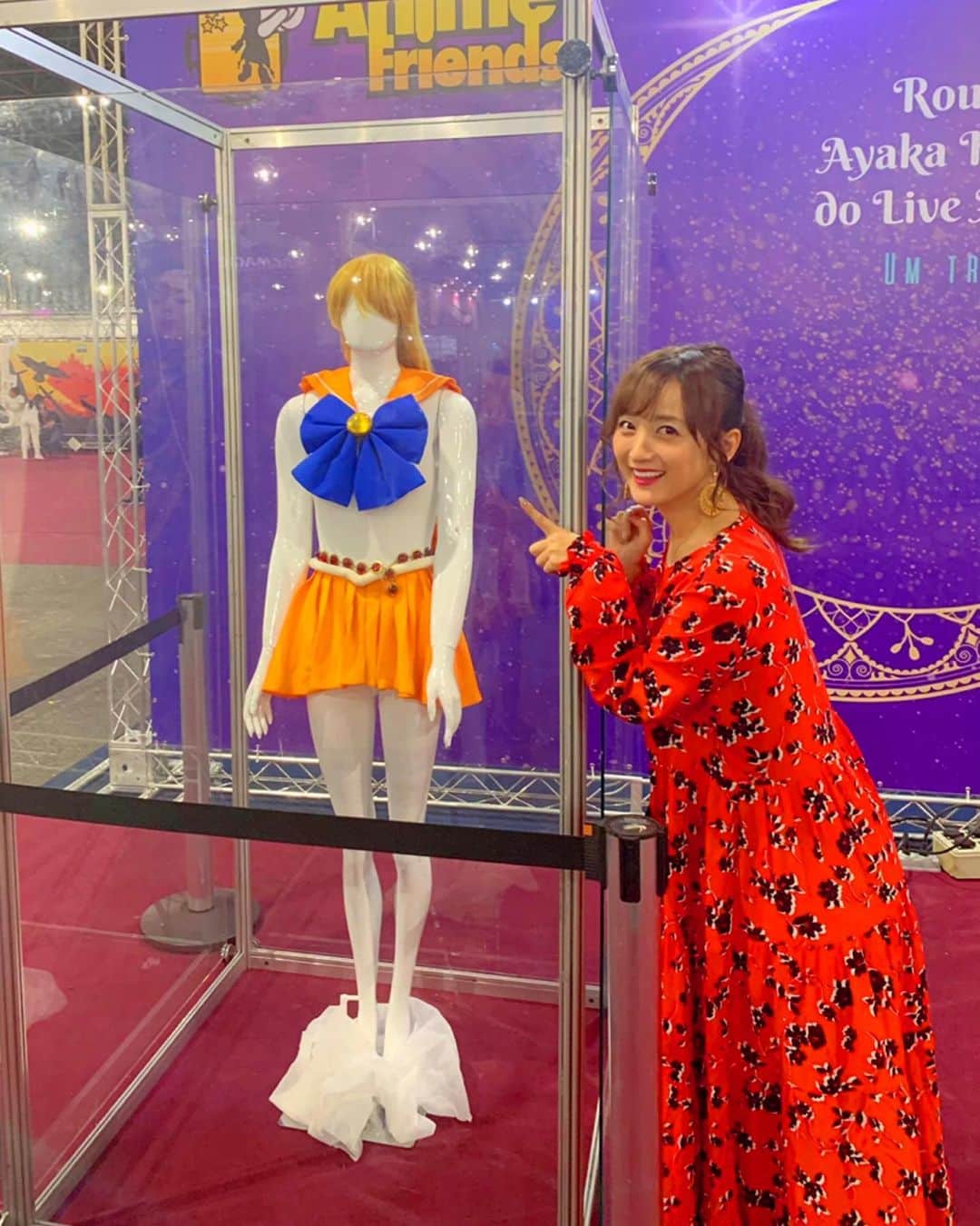 のインスタグラム：「﻿ バタバタしていてなかなかブラジルでの出来事をUP出来てなくてごめんなさい(/ _ ; )﻿ ﻿ これはアニメフレンズで展示されていた私が実際にドラマ『美少女戦士セーラームーン』で着ていた衣装♡﻿ ﻿ こんな感じで展示して頂いていました★﻿ ﻿ マネキンのガタイが良すぎてパンチラしてしまっているのはご愛嬌♡笑﻿ ﻿ @animefriends﻿﻿ ﻿﻿ #アニメフレンズ #animefriends #AF2019 #ブラジル #Brazil #サンパウロ #SãoPaulo #取材 #sailormoon #セーラームーン #撮影﻿ #美少女戦士セーラームーン #セーラームーン #sailormoon」