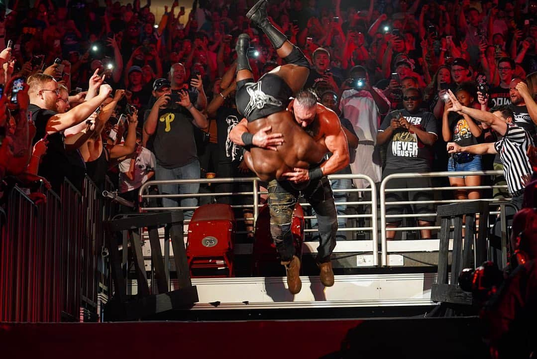 WWEさんのインスタグラム写真 - (WWEInstagram)「It’s was pure carnage between @bobbylashley & #BraunStrowman, who was the  Last Man Standing at #ExtremeRules!」7月15日 10時18分 - wwe