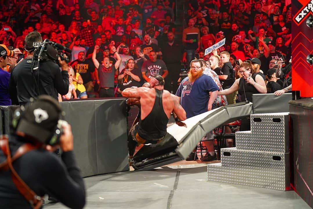 WWEさんのインスタグラム写真 - (WWEInstagram)「It’s was pure carnage between @bobbylashley & #BraunStrowman, who was the  Last Man Standing at #ExtremeRules!」7月15日 10時18分 - wwe